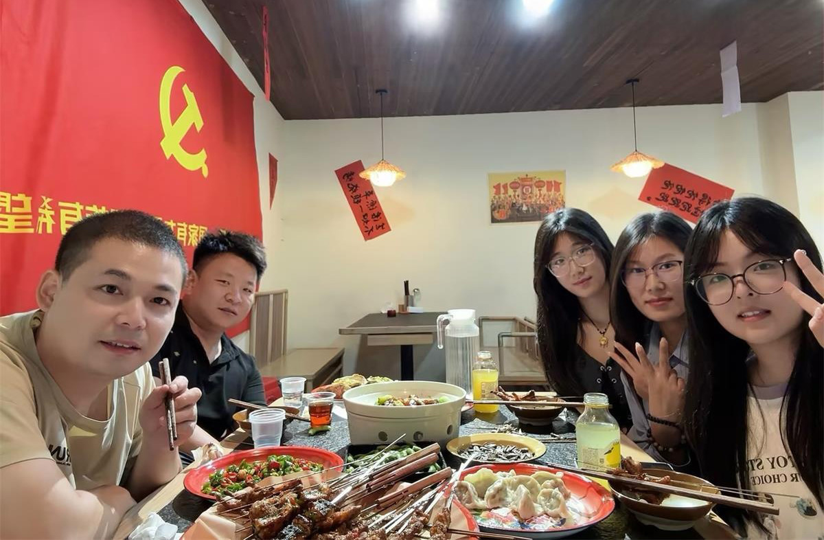 2025.10.17PHLTD鹏汉企划部烧烤聚餐1